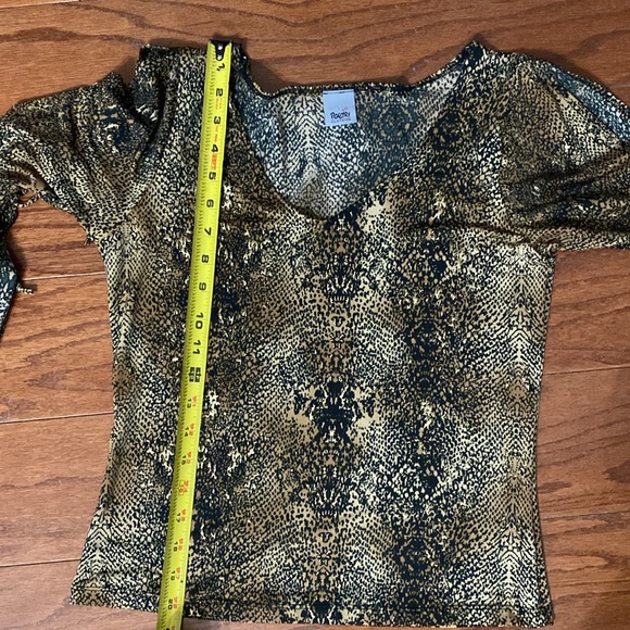 Poetry clothing snakeskin pattern blouse with open sleeves - Size Small - Picture 11 of 11